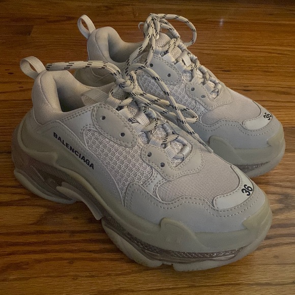 BALENCIAGA
Beige Triple S Sneakers - Picture 2 of 13